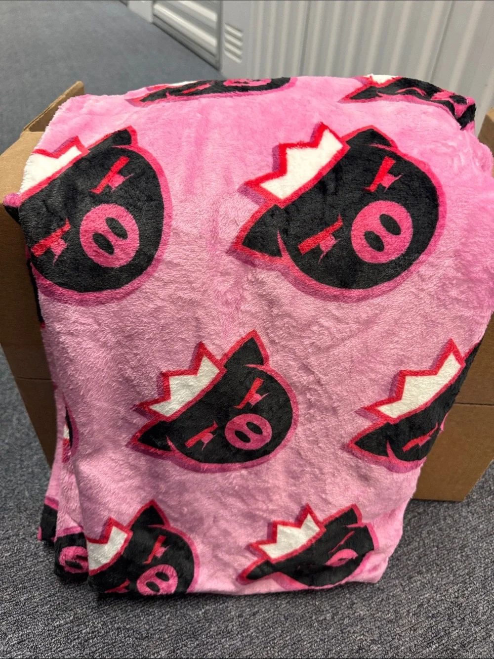 TechnoBlade Argo Pig Plush Blanket